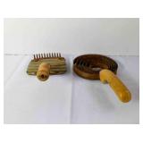 2 Vintage horse Curry Combs