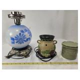 Vintage 'Gone w/the Wind' table lamp; Grapevine