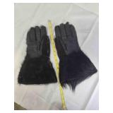 Quilted fur gloves w/cuffs; some wear at thumb