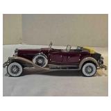 Collector auto model 1930 Duesenberg J maroon