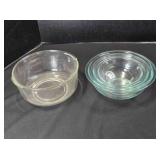4 Glass mixing bowls