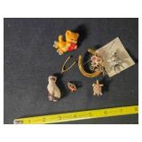 Jewelry pins; Lucky horseshoes