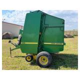 John Deere 530 Round Baler