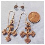 2 pr Gold tone/Brass look Earrings