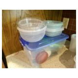 PLASTIC CONTAINERS W/ LIDS