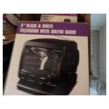5" BLACK & WHITE TV/RADIO PLUS