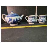 Churchill teapot & 2 creamers