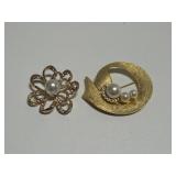 Pearls, rhinestones Gole tone Broches Pins, Round