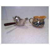 Vintage Pfaltzgraff Blue Spongeware Gravy Server &