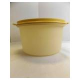 11" Round Tupperware Cake Carrier W/ Lid