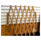 wooden expanding door gate