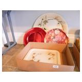 Metal Trays and 2 plastic charger plates