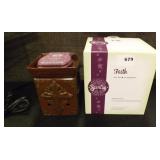 Scentsy Warmer - Faith, light bulb works