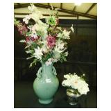 2 vases - 1 w/silk flowers, 1 - vase lights up