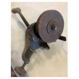 Hand crank grinding wheel