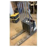 Crown electric pallet jack