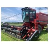 Case IH 1640 Combine w/ 17.5