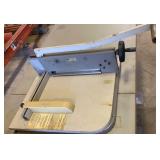 Paper cutter