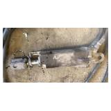 John Deere hydraulic cylinder