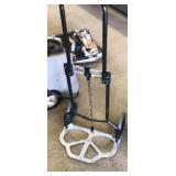 Foldable hand truck