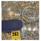 4 pieces of Pyrex