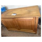 (2) door cabinet with shelves