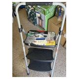 Warner step right step ladder 225 pound capacity