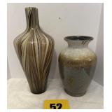 2 decorative vases