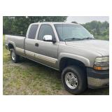 2002 Chevrolet Silverado 2500 HD 4 x 4 LT trim lev