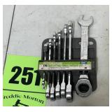 Pittsburgh seven piece ratcheting combo wrench