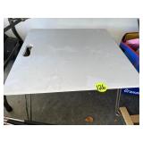 Table w/Folding Legs