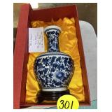 Oriental Presentation Vase