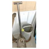 Shovel & Poultry Feeder