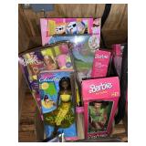 (4) Figurines