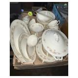 Homer Laughlin Eggshell Georgian China Service