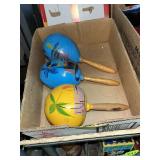 (3) Maracas