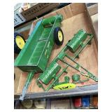 Ertl JD 44 Spreader w/Metal Wheels & Corn...