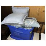 Tote w/Pillows