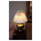 FREDERICK COOPER BRASS LAMP W/ WOODEN URN BASE>>