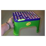 CRAYOLA STEP STOOL (MISSING 2 DOTS)