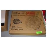 NIB GYREUNI PIZZA PEEL SET - PIZZA STONE & CUTTER
