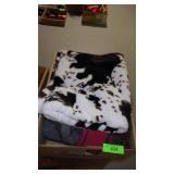 CARSTENS COW THROW, CARDINAL TAPESTRY THROW