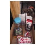 KITTY GARDEN, WINE BOTTLE HOLDER & WINE SAVER >>>