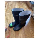 SERVUS RUBBER BOOTS SIZE 10