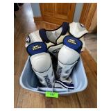 EASTON HOCKEY SHOULDER PADS (L), & KNEE PADS>>>