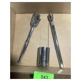 SOCKET WRENCH & SOCKET