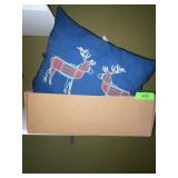 2 REVERSIBLE THROW PILLOWS