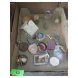 FIGURINES, ROSEBUD VASE EARRING HOLDER, ENAMELED>>