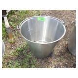 STAINLESS STEEL BUCKET