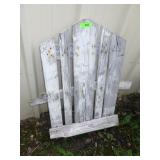 SWEET LITTLE VINTAGE FENCE SECTION 21 x 36